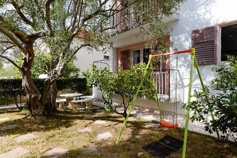 Apartments Yo Lee Bibinje